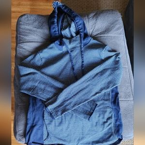 Duluth Trading Co lightweight sweatshirt